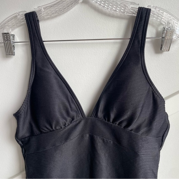 La Vie en Rose Plunge Textured V-neckline Black One Piece Swim  Size M - Picture 4 of 9